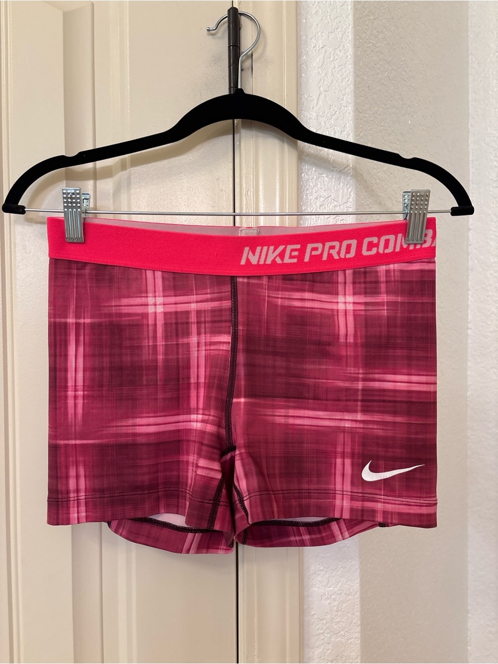 Nike Pro Combat Dri-FIT Pink Plaid Compression Shorts Women’s Medium